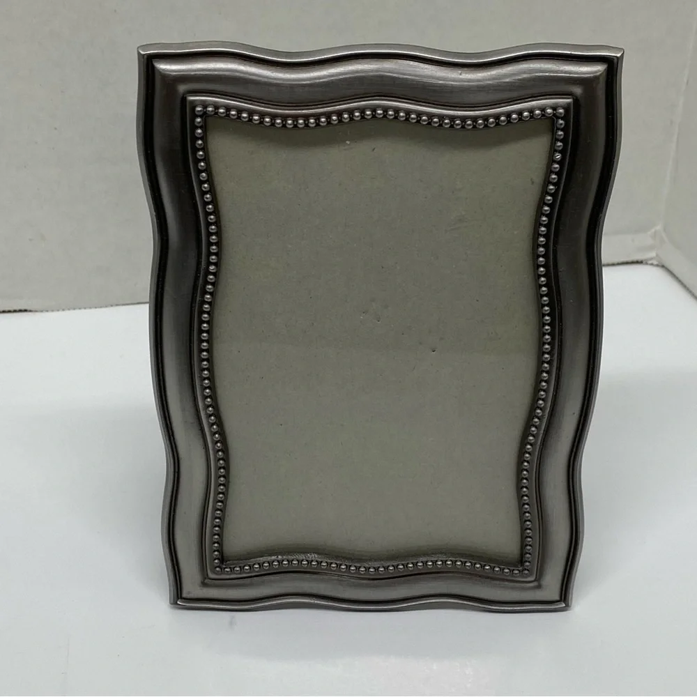 Fetco Photo Frame Brushed Silver Finish For a 4X6 Picture Curve & Beaded Around